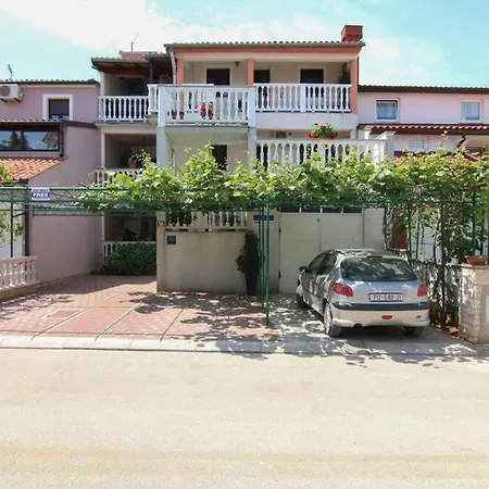 Kristina D Apartman *